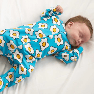 Fred & Noah Eggies cotton sleepsuit